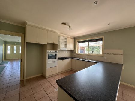 78 Orchard Circuit, Shepparton VIC 3630 - Photo 3