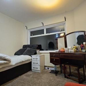 Room in a Shared House, Chapman Road Area, CR0 - Photo 2