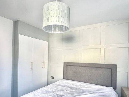 3 Bed Terraced House, Coopers Lane, E20 - Photo 2