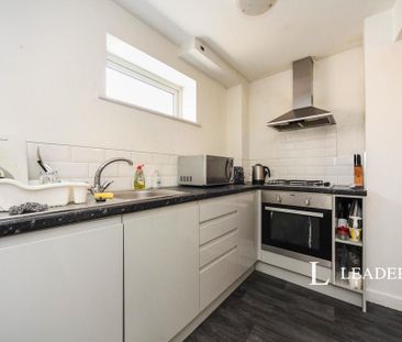 1 bedroom in a house share to rent - Photo 3
