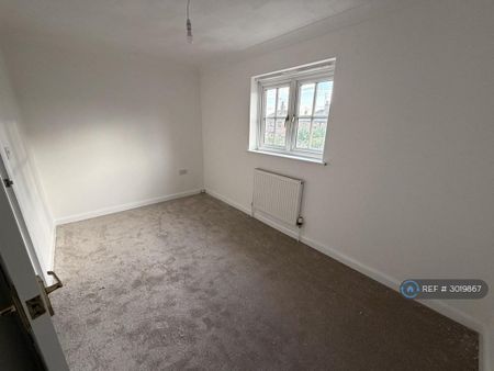 3 bedroom end of terrace house to rent - Photo 4