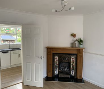 Spacious and Bright 3 Bedroom Terraced House for Rent in Dudley - Photo 2