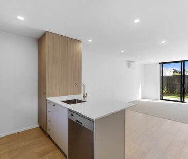 Unit 2, 90 Holly Road, St. Albans, Christchurch - Photo 2