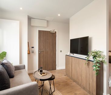 Roomy 2 Mid-century Modern - Photo 3