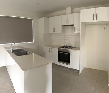 Modern living in the heart of Ardeer! - Photo 2