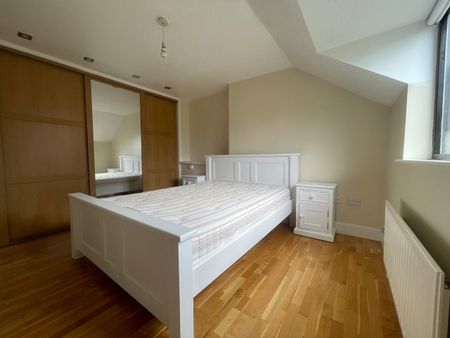 3 Bed Terraced House, Mayfair Gardens, SO15 - Photo 2