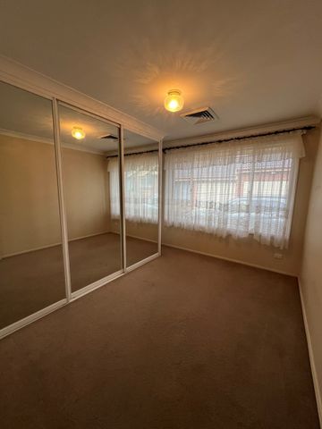 3 Bedroom villa with gas cooking & tiled living areas - Photo 3