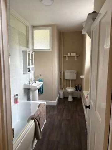North Aller Farmhouse is situated on the outskirts of the market town of South Molton. - Photo 4