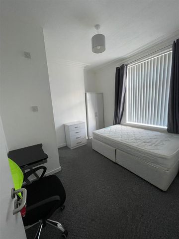 1 bed house share to rent in Colbran Street, Burnley, BB10 - Photo 2