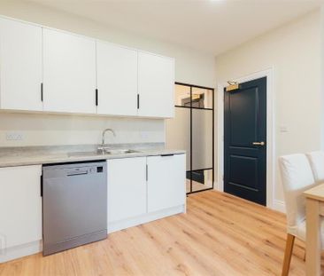 Apt 1, 5 Lower Crescent, Botanic, Belfast, BT7 1NR - Photo 1