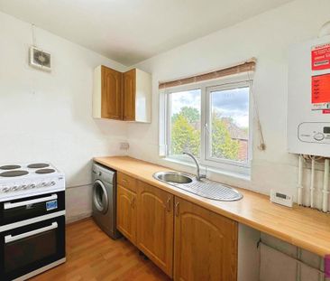 3 bedroom flat to rent - Photo 4