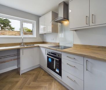 3 bedroom semi-detached house to rent - Photo 4