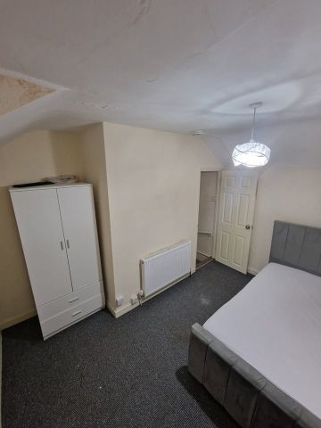 Room in a Shared House, Cecil St, NG7 - Photo 2