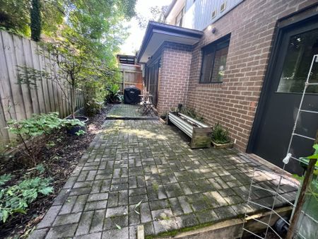 Large 2 Bedroom Townhouse - Photo 2