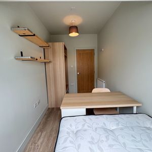 2 bed Apartment for Rent - Photo 2