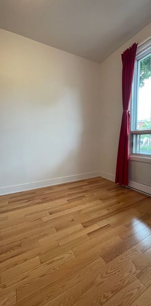 Ville-Marie - 4 1/2 Avec Parking + Cour - Photo 1