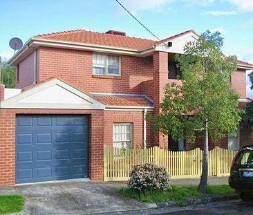 2 Kurrajong Avenue, St Kilda East VIC 3183 - House For Rent | Domain - Photo 5