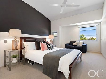 Open the Door to Architectural Brilliance - Photo 5