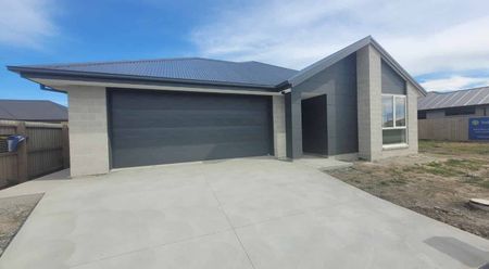 22 Lunn Crescent - Photo 3