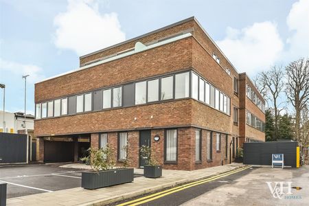 The Street, Ashtead - Photo 4