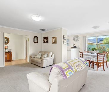 Three-Bedroom Home with Multiple Living Areas Near Modbury Hospital! - Photo 2