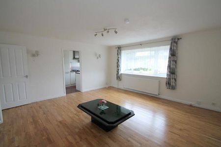 27a Kenilworth Road, Ashford, Surrey,TW15 - Photo 2