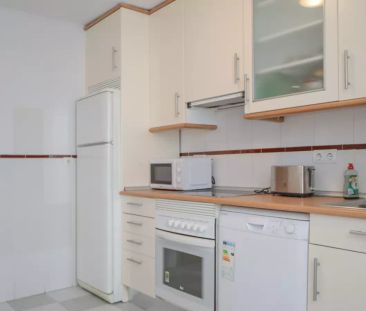 Room in a shared 5-bedroom apartment for rent in Embajadores, bills included - Photo 1