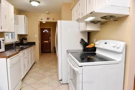 3309 Mainsail Crescent #Upper - Photo 4