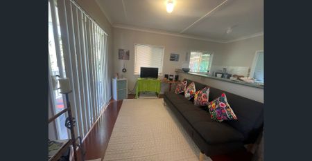 HOLIDAY LET - CLOSE TO GOLF COURSE - Photo 2