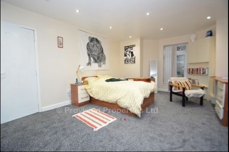 10 Bedroom Student House Headingley Leeds - Photo 3