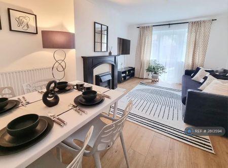 1 bedroom flat to rent - Photo 2