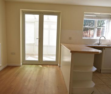 3 bedroom semi-detached house to rent - Photo 2