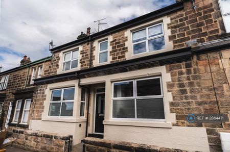 1 bedroom in a house share to rent - Photo 2