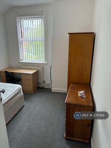 1 bedroom in a house share to rent - Photo 5