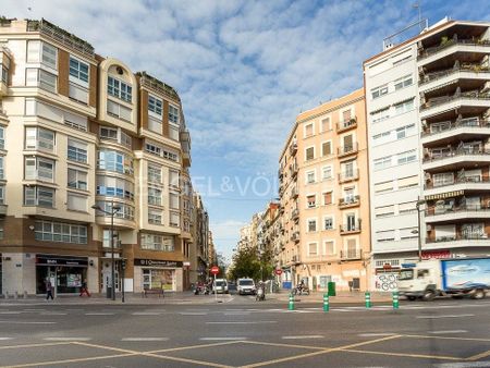 València, Valencian Community 46004 - Photo 4