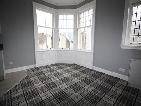 4 bedroom flat to rent - Photo 2