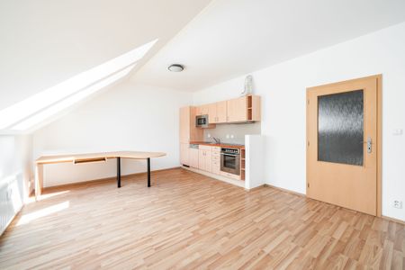 Pronájem bytu 1+kk - Fotografie 2