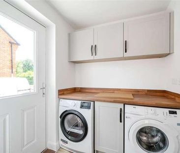 Bugle Grove, Finchwood Park, Wokingham, Berkshire, RG40 - Photo 2