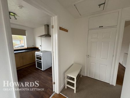 2 bedroom semi-detached bungalow to rent - Photo 4