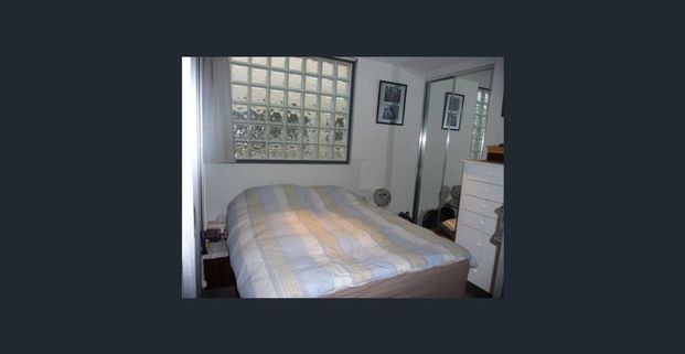 Located at Charing Cross with its cosmopolitan setting is this modern one bedroom apartment! - Photo 1