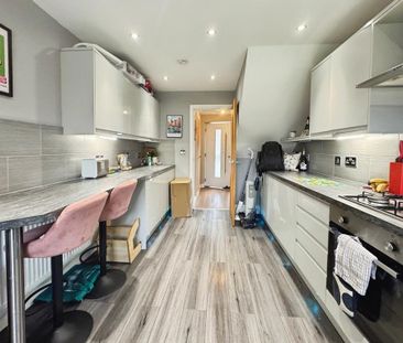 3 bedroom semi-detached house to rent - Photo 6