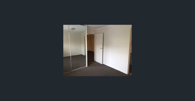 What a Location! Coffee, Dinner, Movies or Train? - Photo 1