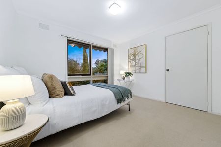 2/11 Regent Street, Mount Waverley - Photo 2