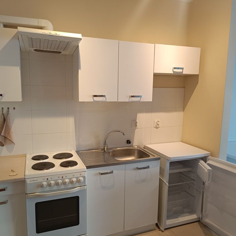 Umeblowana kawalerka z balkonem. - Фото 1