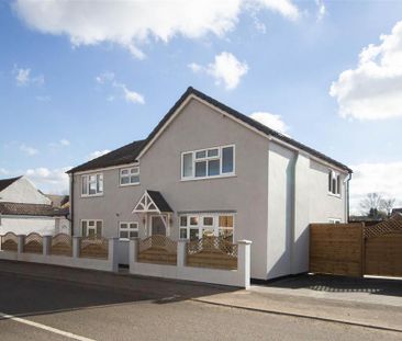 4 bedroom detached house to rent - Photo 2