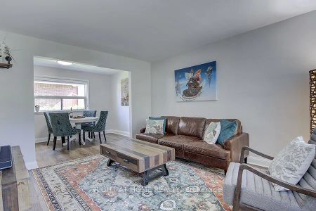 Detached Home For Lease | W9253113 - Photo 2