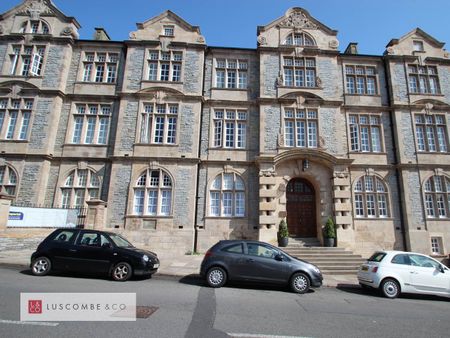 Shire Hall Allt-Yr-Yn - Photo 2