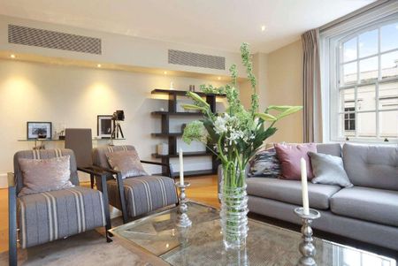 A superb bright, two bedroom second floor flat in a coveted location in the heart of Chelsea. - Photo 5