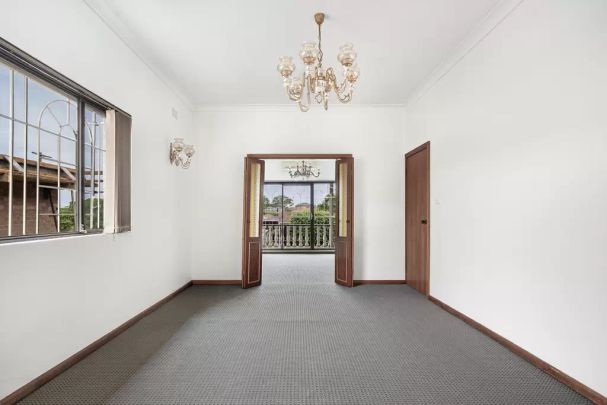 Charming Free-Standing Home with Original Period Features - Photo 1