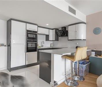 Lombard Road, SW11 - Photo 4